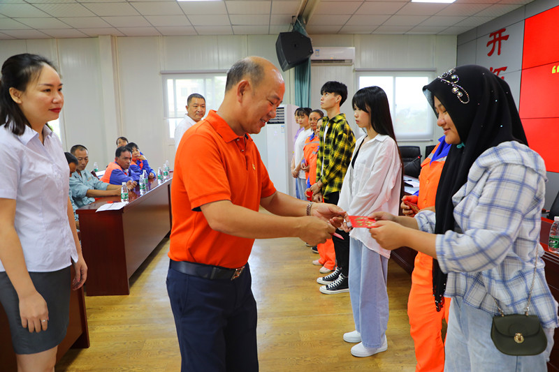 “金秋助學(xué)，圓夢(mèng)明佳！”明佳集團(tuán)黨支部及工會(huì)組織開(kāi)展愛(ài)心助學(xué)活動(dòng)！